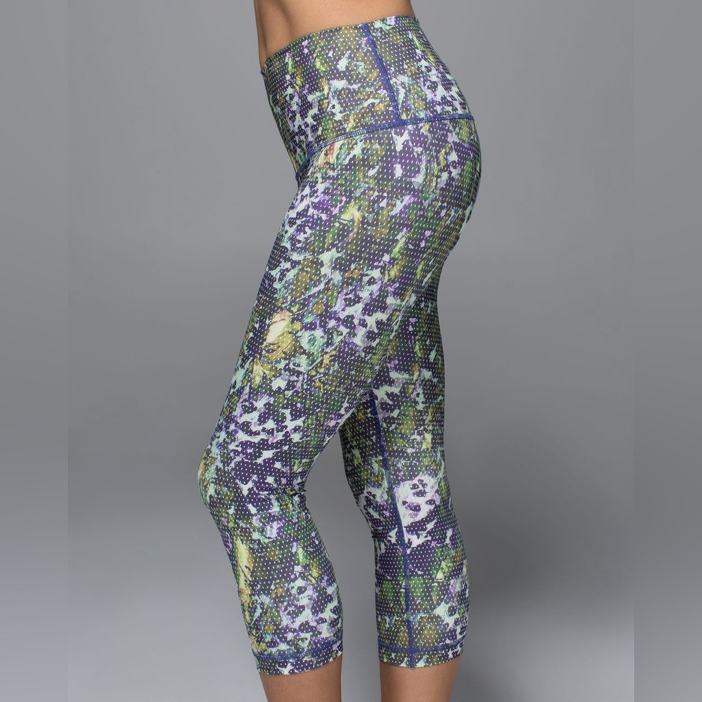 lululemon athletica Wunder Under Crop II In Floral Sport size 6